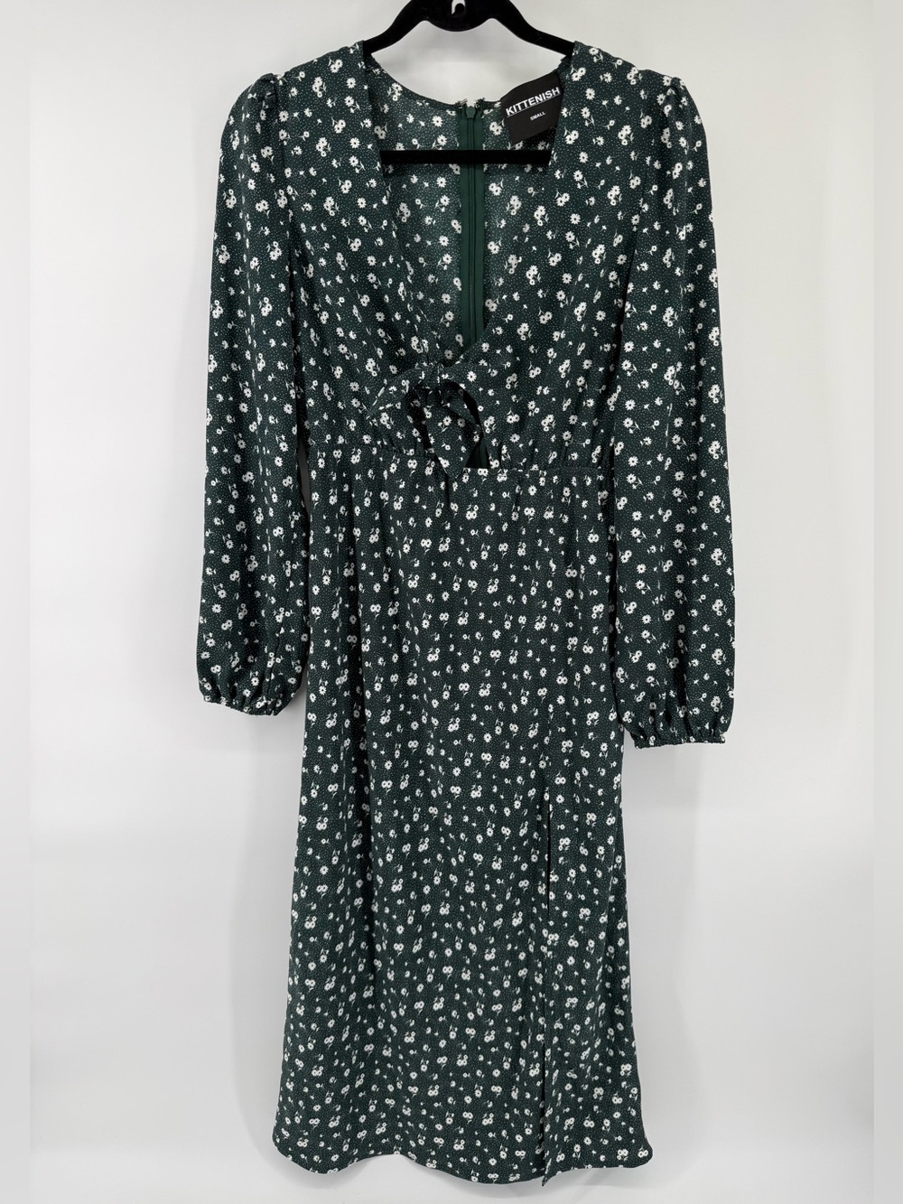 Kittenish Green and White V-Neck Bishop Sleeve Sundress
